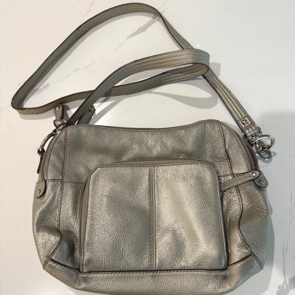 Tignanello Silver Metallic Leather Crossbody Shoulder Bag Purse‎ Built in Wallet - Picture 3 of 13